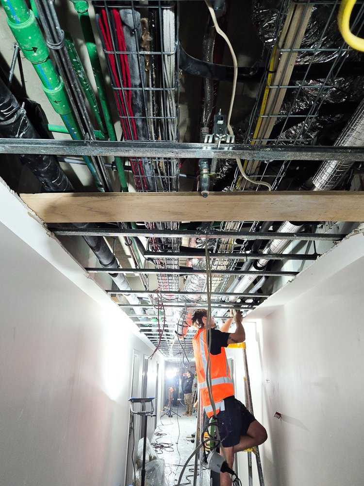 Worker installing the STEELFIX piping system to replace a failed PP-R system in hotel.